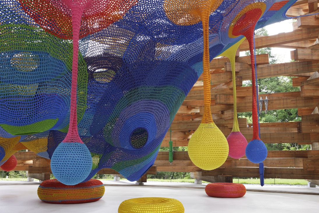 Octagenárias decoram Parque Nascente com mais de 1.000 quadrados em croché