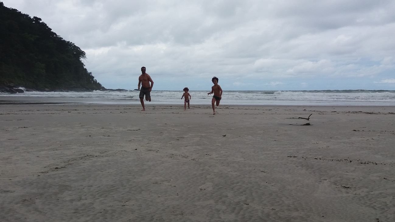 Praia do Viana é urbana e tem águas claras, mornas e tranquilas. É ideal  para crianças e quem busca tranquilidade. - Picture of Ilhabela, State of  Sao Paulo - Tripadvisor