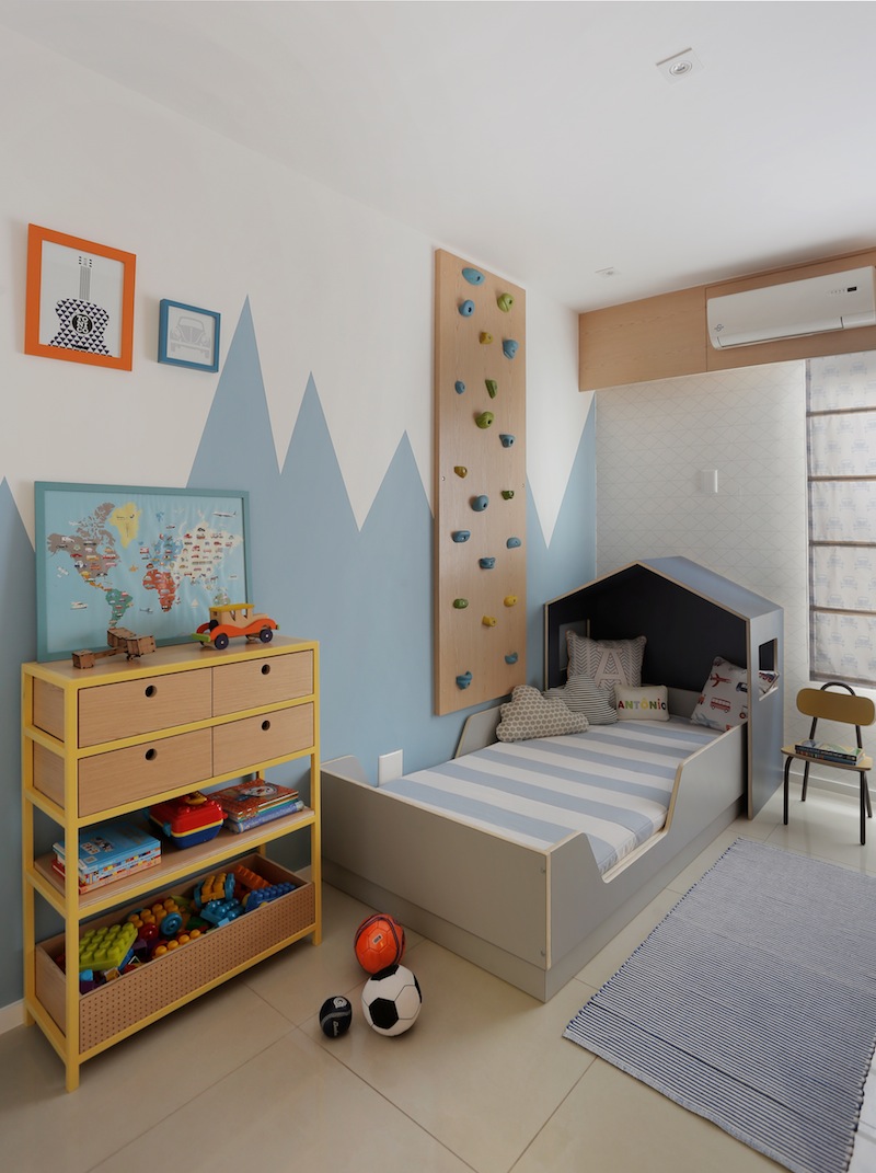 Quarto de menino com cama cabaninha e escalada, by Canvas Arq.