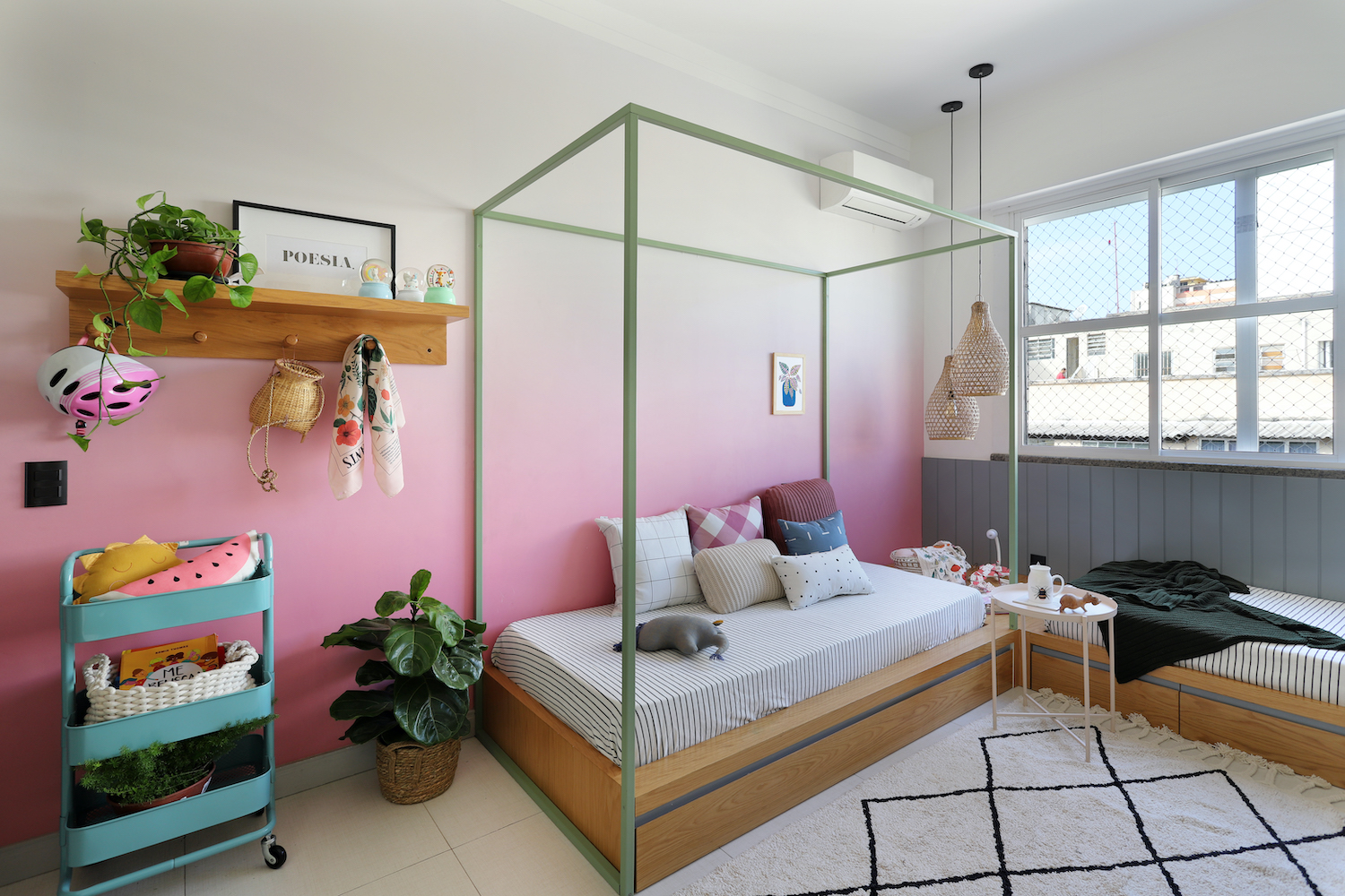 Quarto de menino com cama cabaninha e escalada, by Canvas Arq.